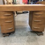 46 x 21 x 30 older version kneehole desk